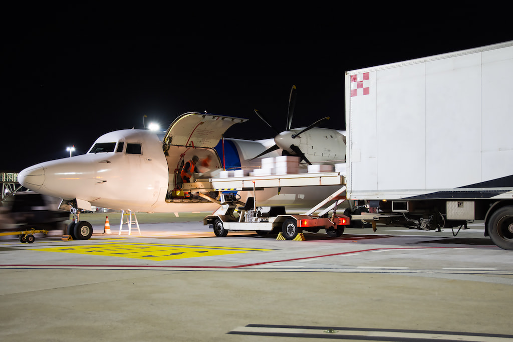 Air Freight Trucking Pick Up & Delivery Services Cowtown Express